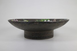 Tray with pedestal